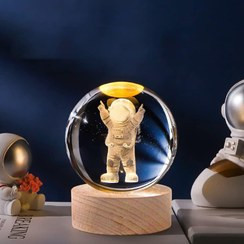 گوی چراغدار مدل فضانورد کادویی تولد گوی کریستالی